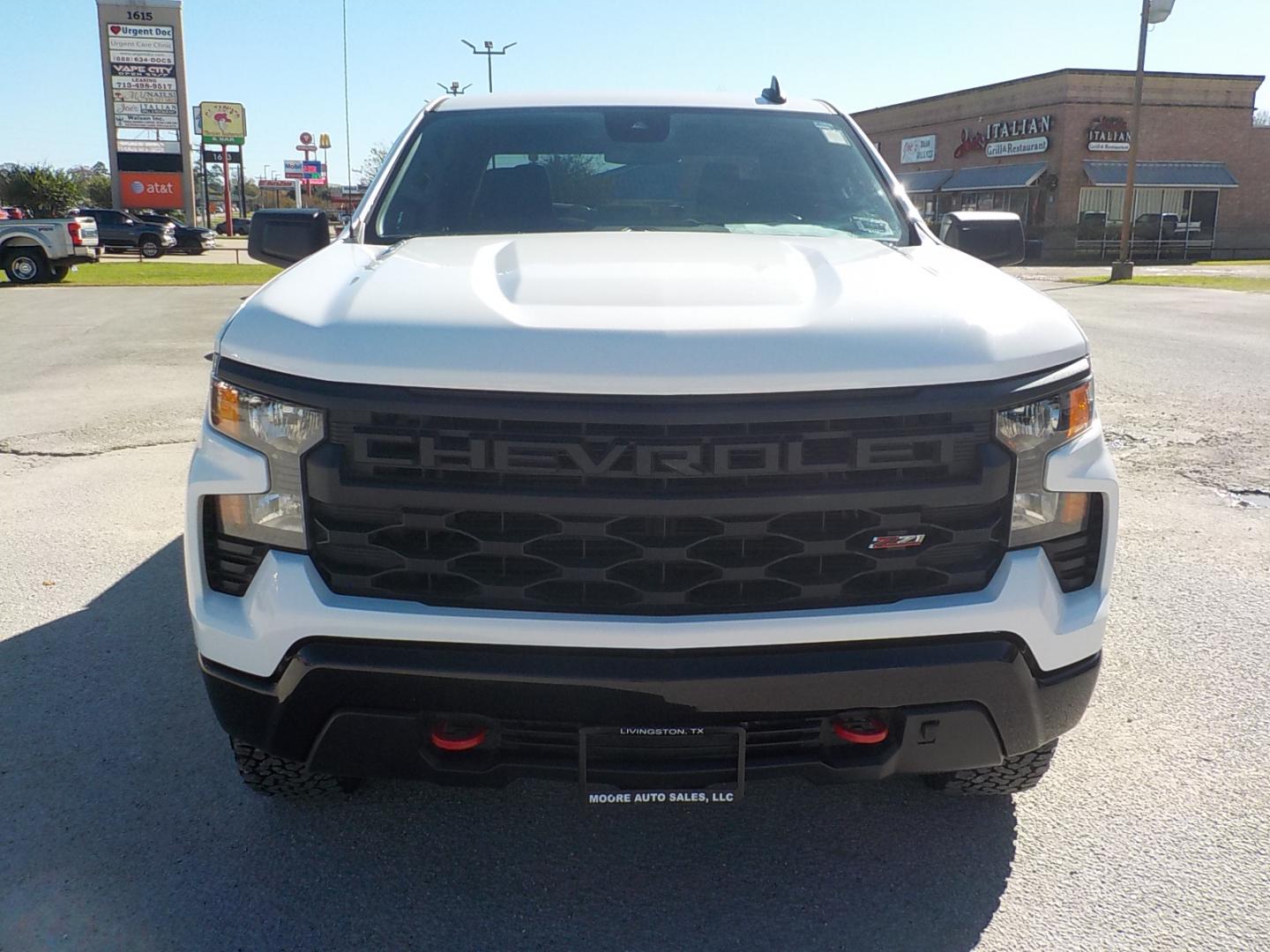 2022 White /Black Chevrolet Silverado 1500 Trail Boss Custom Crew Cab 4WD (3GCUDCET4NG) with an 3.0L V6 DOHC 24V DIESEL TURBO engine, 6A transmission, located at 1617 W Church Street, Livingston, TX, 77351, (936) 327-3600, 30.710995, -94.951157 - ONE OWNER!! LOCAL TRUCK!! Duramax diesel! - Photo#2