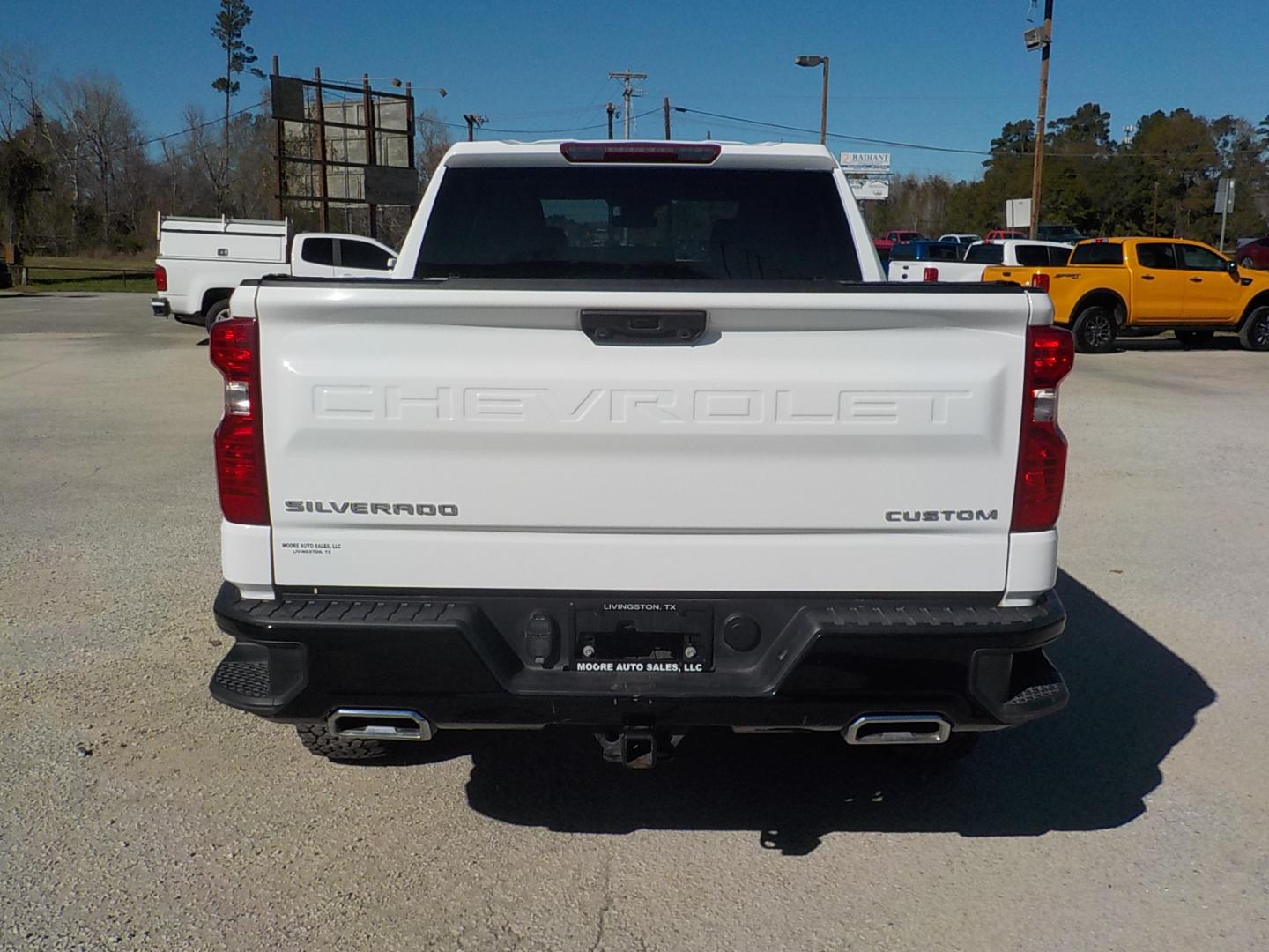 2022 White /Black Chevrolet Silverado 1500 Trail Boss Custom Crew Cab 4WD (3GCUDCET4NG) with an 3.0L V6 DOHC 24V DIESEL TURBO engine, 6A transmission, located at 1617 W Church Street, Livingston, TX, 77351, (936) 327-3600, 30.710995, -94.951157 - ONE OWNER!! LOCAL TRUCK!! Duramax diesel! - Photo#8