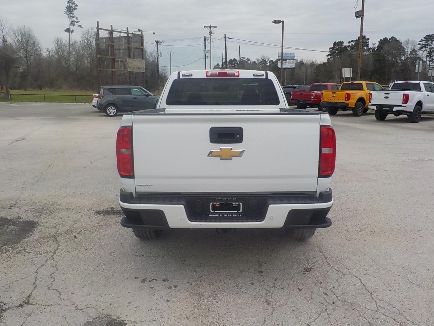 2020 White /Black Chevrolet Colorado LT Ext. Cab 2WD (1GCHSCEA0L1) with an 2.5L L4 DOHC 16V GAS engine, 6A transmission, located at 1617 W Church Street, Livingston, TX, 77351, (936) 327-3600, 30.710995, -94.951157 - Great run around truck! - Photo#8